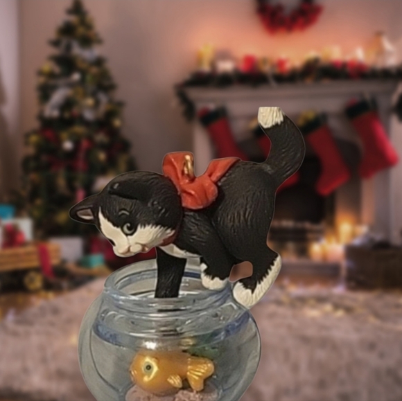 Rare 1999 Hallmark Mischievous  Kitten, Keepsake Ornament With Original Box - Picture 10 of 10